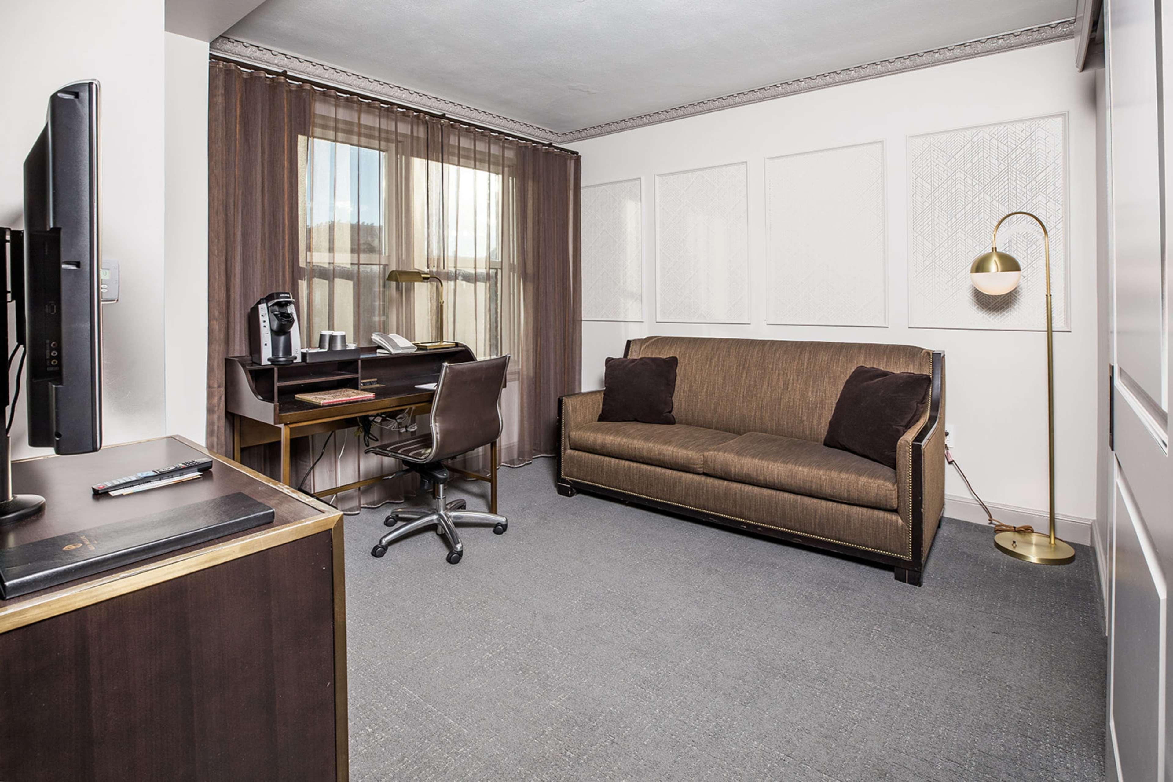 Hotel Phillips Kansas City, Curio Collection By Hilton Экстерьер фото