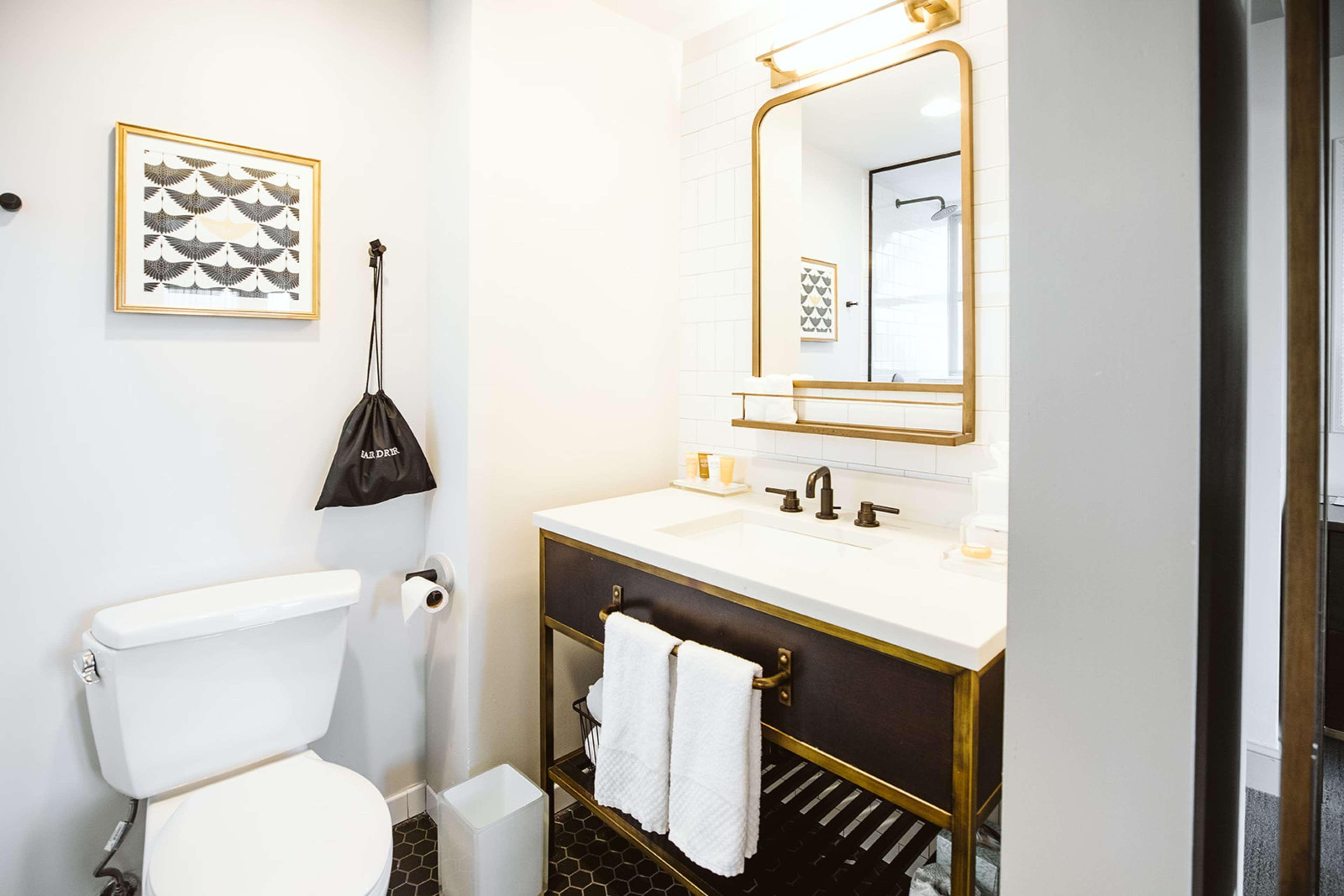 Hotel Phillips Kansas City, Curio Collection By Hilton Экстерьер фото