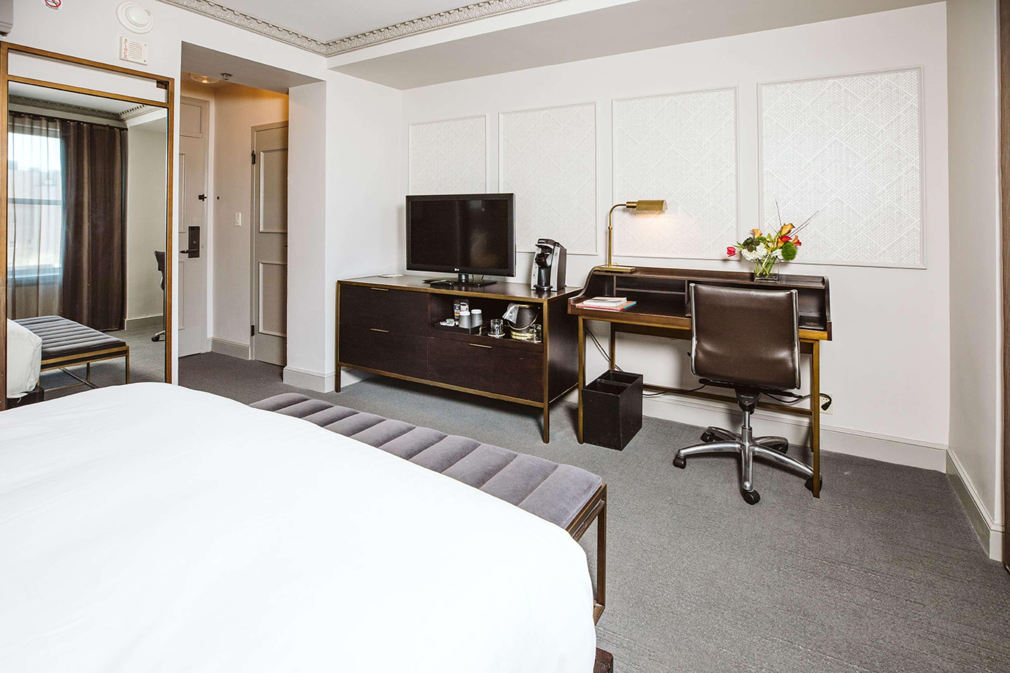 Hotel Phillips Kansas City, Curio Collection By Hilton Экстерьер фото